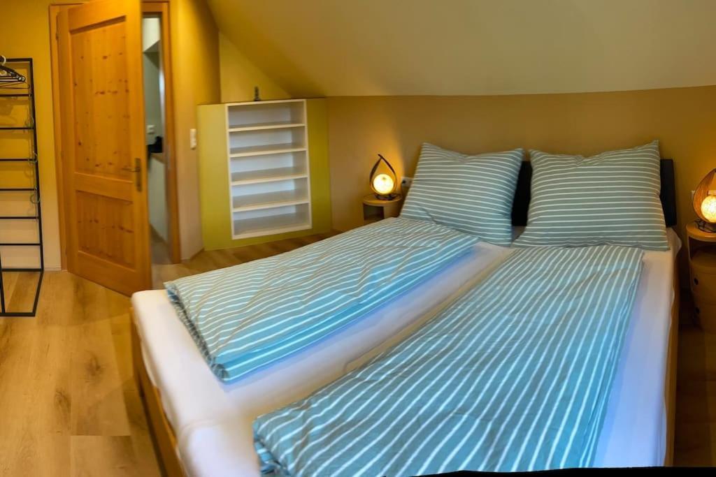 Neu Renoviertes 2Zi Appartment Im Dg Feldkirch Extérieur photo